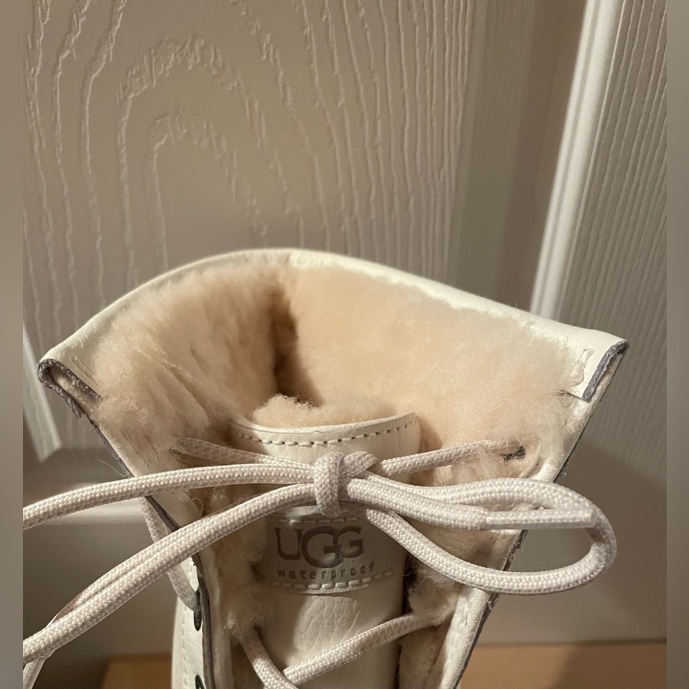 NEW UGG Adirondack III Boot - Picture 11 of 11